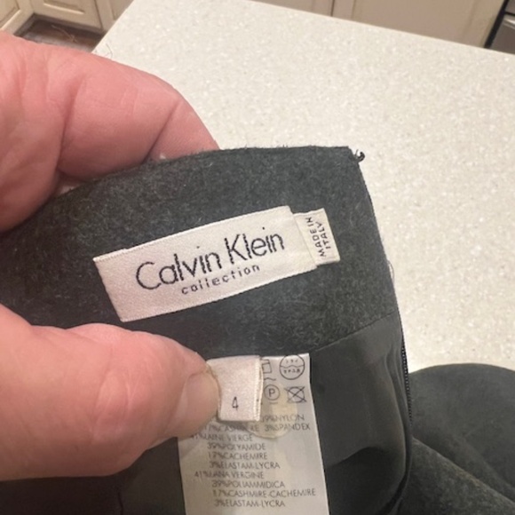 Womens Calvin Klein Collection wool, cashmere, nylon, and spandex suit. - Picture 15 of 16